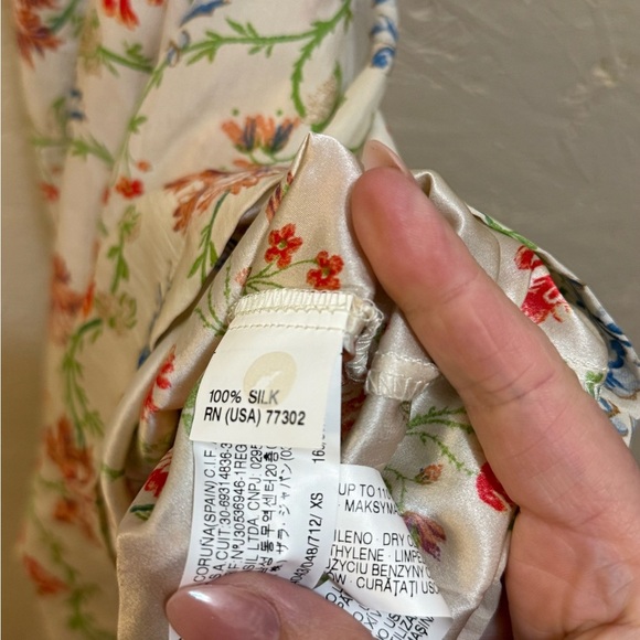 Zara 100% Silk Cream Floral Dress with Ruffled Flutter Sleeves size XS - Picture 6 of 8